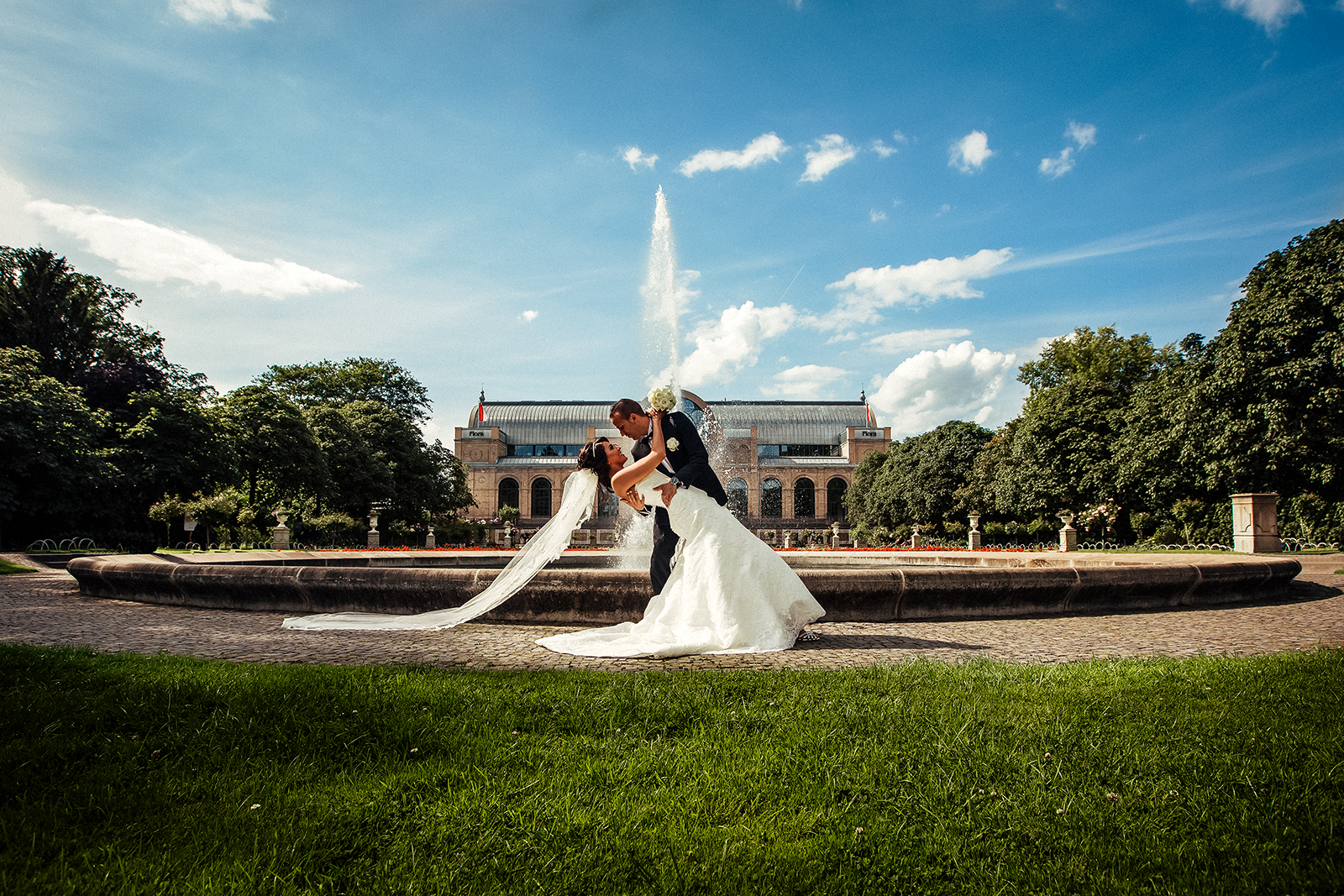 Hochzeitsfotograf Hochzeitsfotos NRW - wir erstellen kreative & emotionale Hochzeitsreportagen nicht nur in Düsseldorf Köln Bonn Dortmund